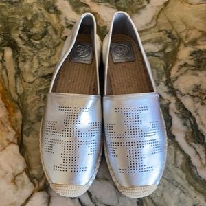 BRAND NEW IN A BOX TORY BURCH FLATS